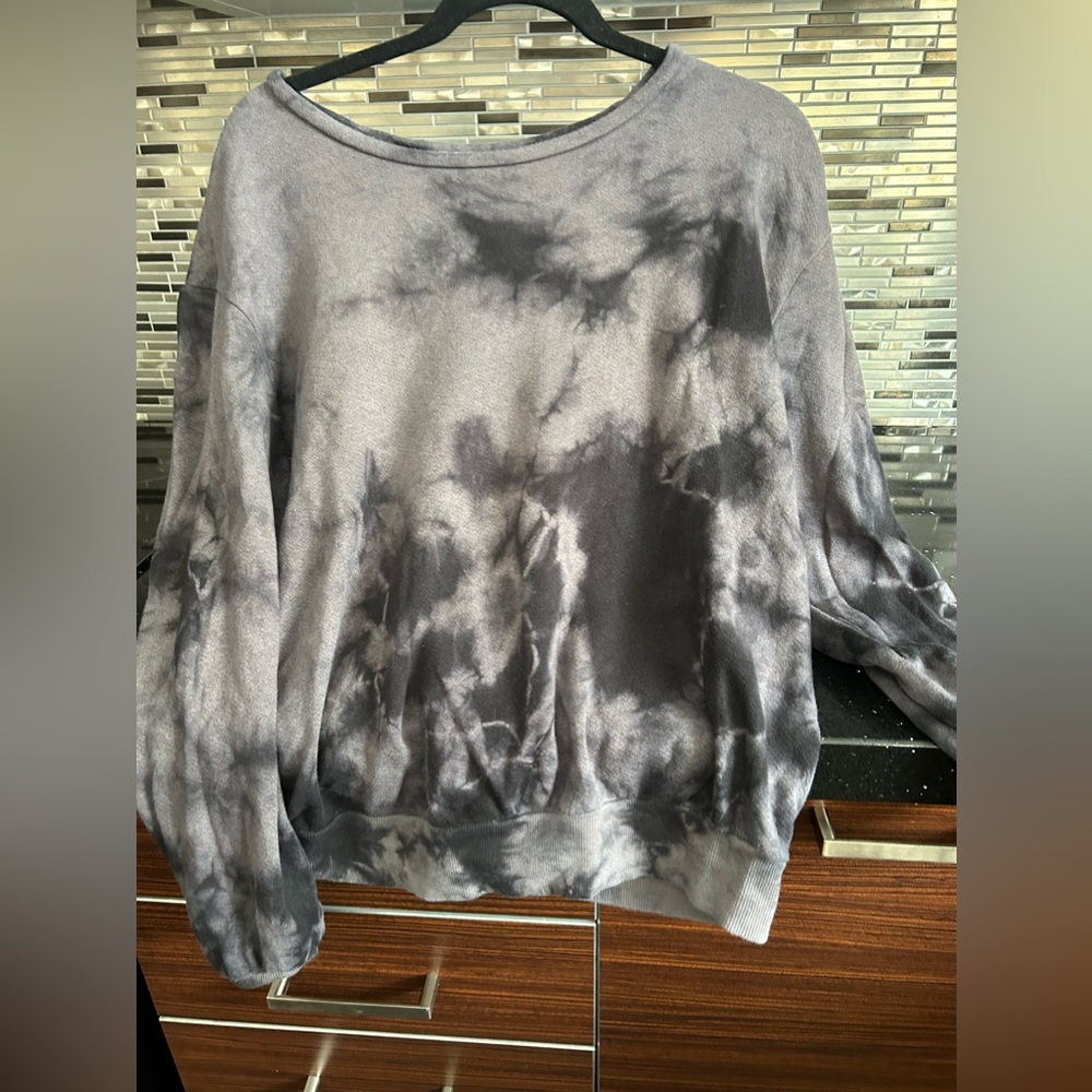 Women’s tie dye sweatshirt